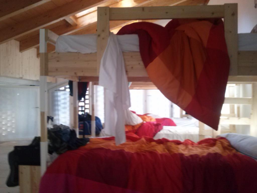 Ostello Casa Rossa Laveno-Mombello Cameră foto
