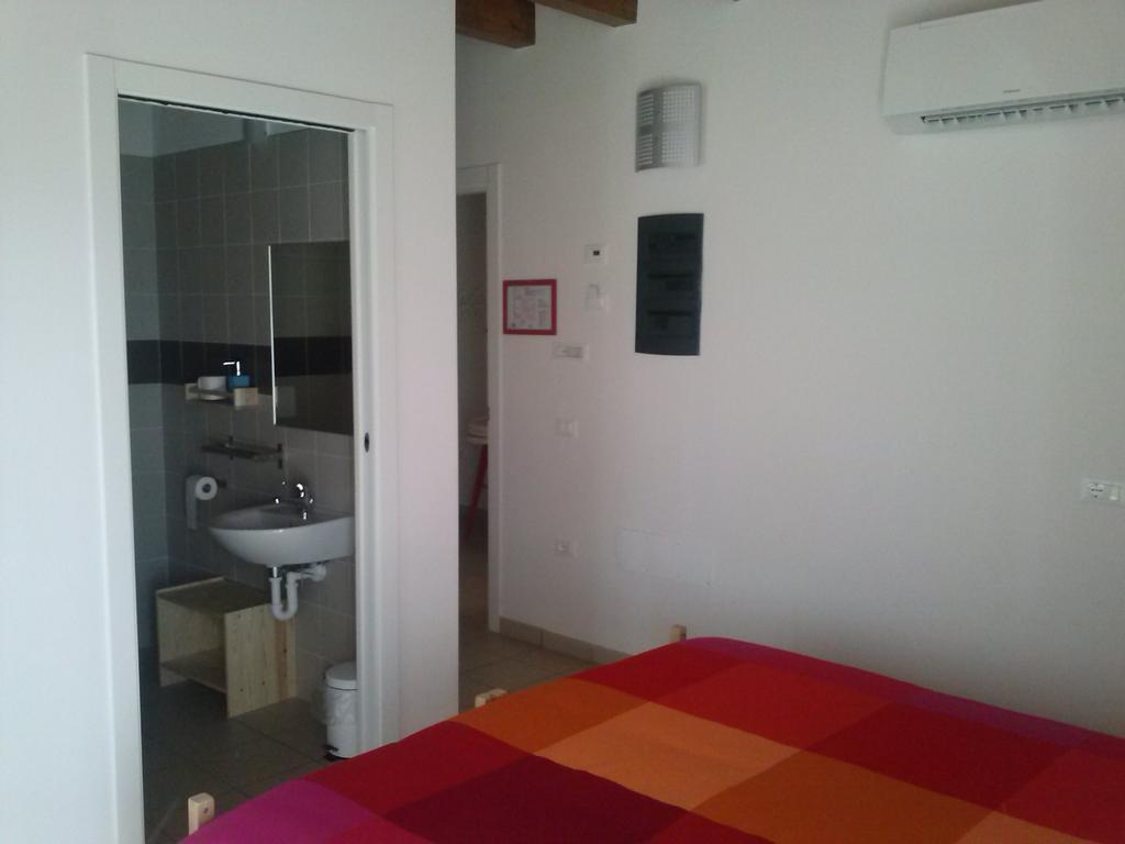Ostello Casa Rossa Laveno-Mombello Cameră foto