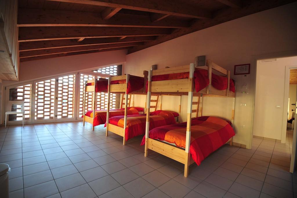Ostello Casa Rossa Laveno-Mombello Cameră foto